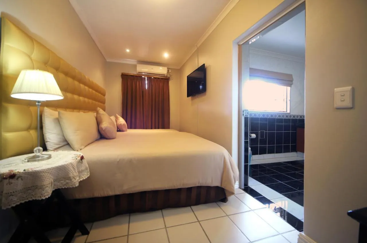 Savoy Lodge Cape Town