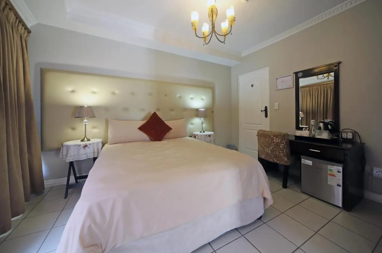 Savoy Lodge Cape Town