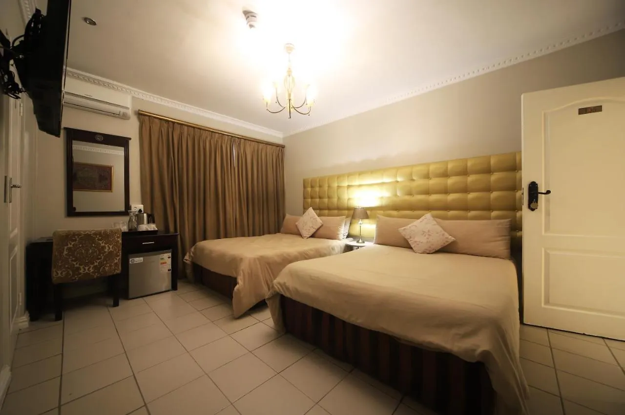 Savoy Lodge Cape Town