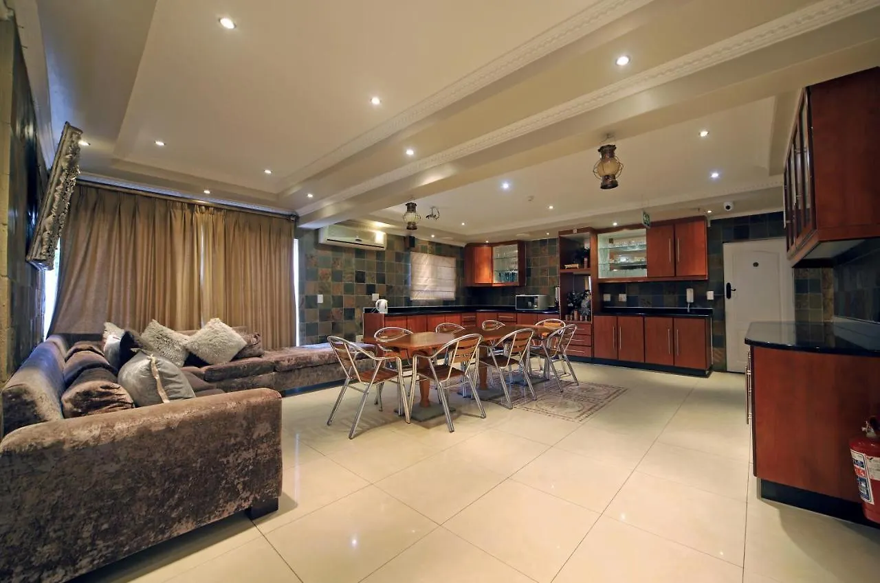 Savoy Lodge Cape Town