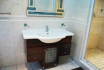 Savoy Lodge Cape Town